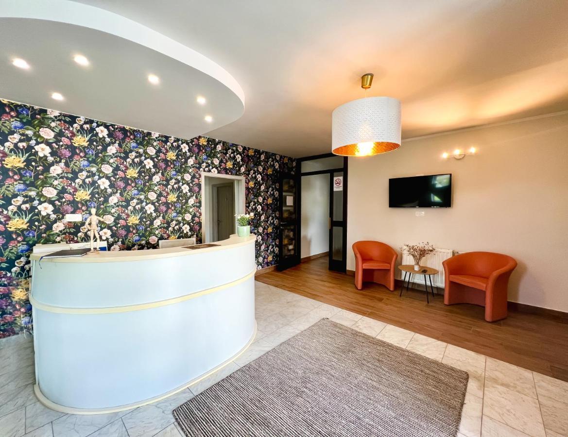 Hop House Garni Hotel Postojna Luaran gambar